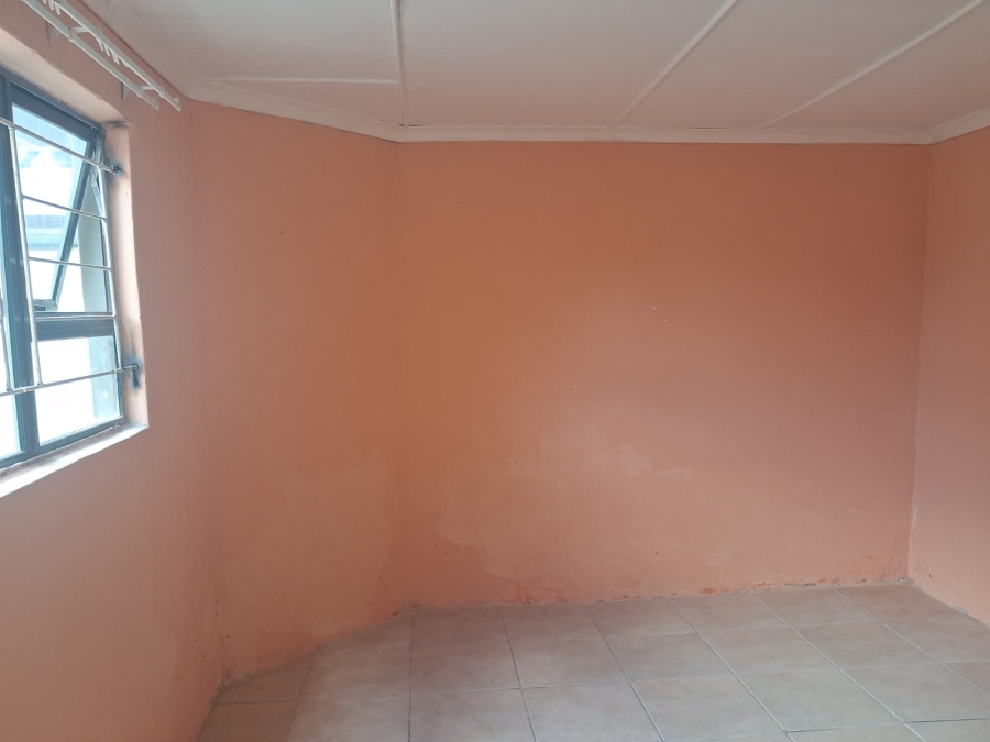 To Let 1 Bedroom Property for Rent in Summerpride Eastern Cape
